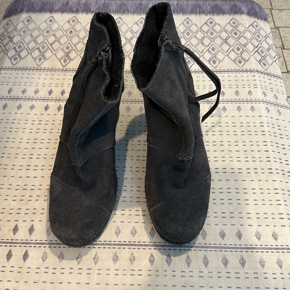 Tom’s Wedges - Picture 2 of 5